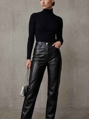 WILFRED Aritzia Black Vegan Leather Rebel Pant High Waisted Straight Leg Size 6